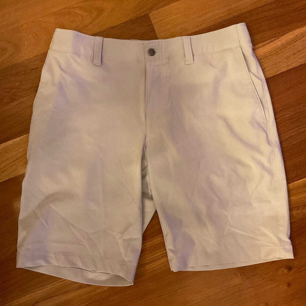 Men Callaway Golf shorts size 33